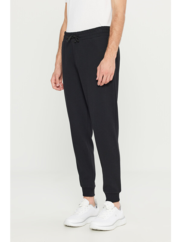 AC&Co / Altınyıldız Classics Erkek Siyah Pamuklu Standart Fit Beli Bağlamalı Desenli Yan Cepli Jogger Eşofman Altı