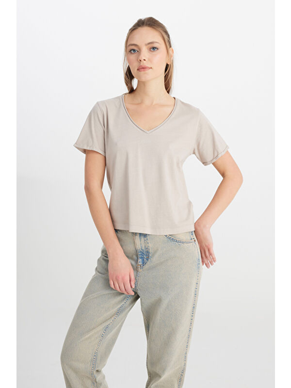 Wrangler Regular Fit Normal Kesim V Yaka %100 Pamuk Bej Tişört