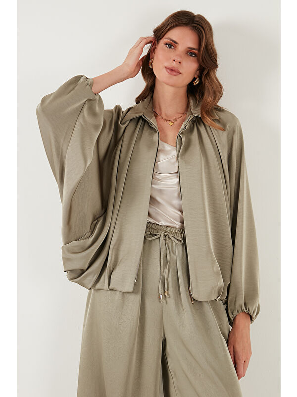 Lela Oversize Klasik Yaka Yarasa Kol Fermuarlı Saten Ceket 6839584