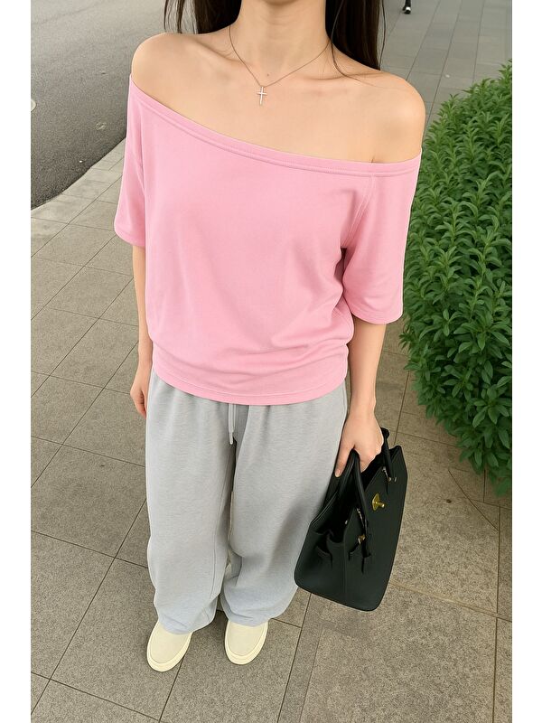 Tarz Cool Pembe Kadın Düşük Omuz Kayık Yaka Oversize T-Shirt