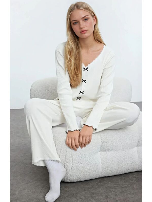 carla10 Pamuklu Dantel ve Fiyonk Detaylı Fitilli Örme Pijama Takımı