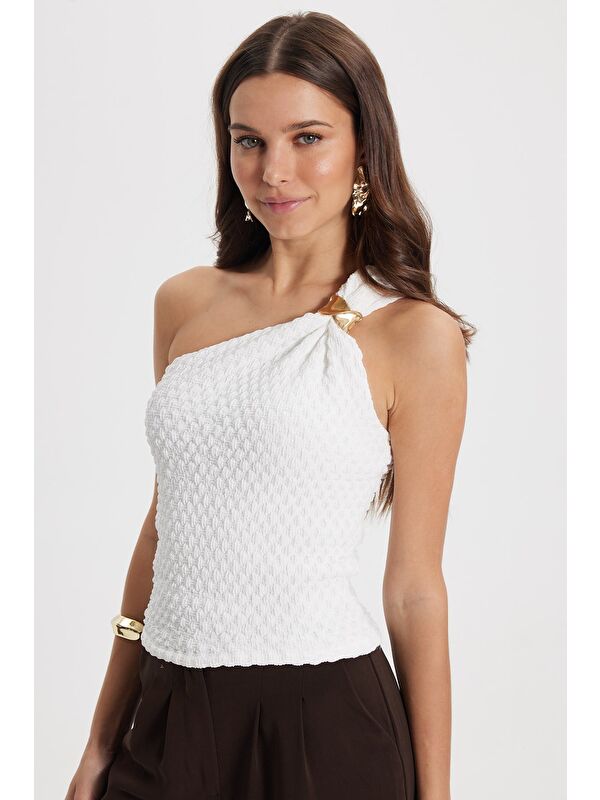 TUDORS Kadın Slim Fit Dar Kesim Tek Omuz Tek Kol Doku Desenli Ekru Bluz