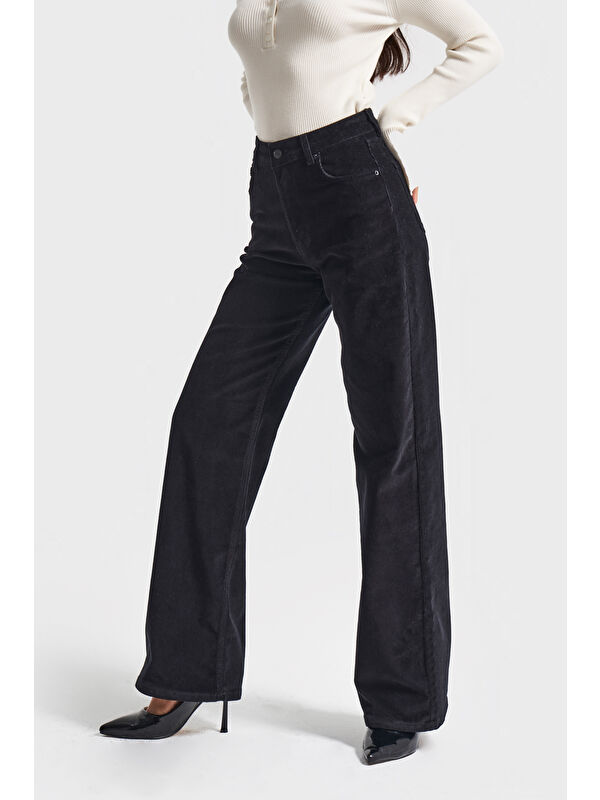 It's Basic Kadın Siyah Renk 26w5-1 Straight Cropped Fit İnce Fitilli Velvet Kadife Kumaş Pantolon