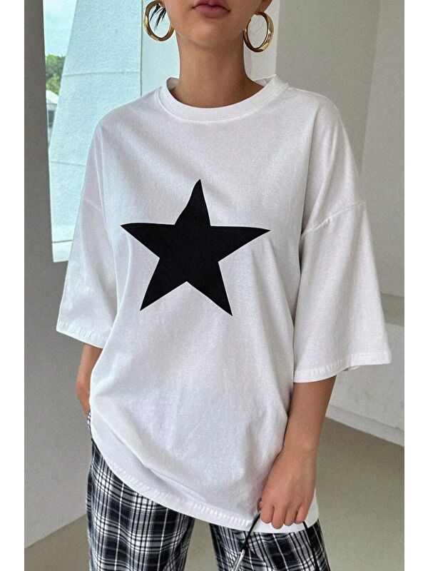 Trendseninle Kadın Beyaz Bisiklet Yaka Yıldız Baskılı Oversize T Shirt
