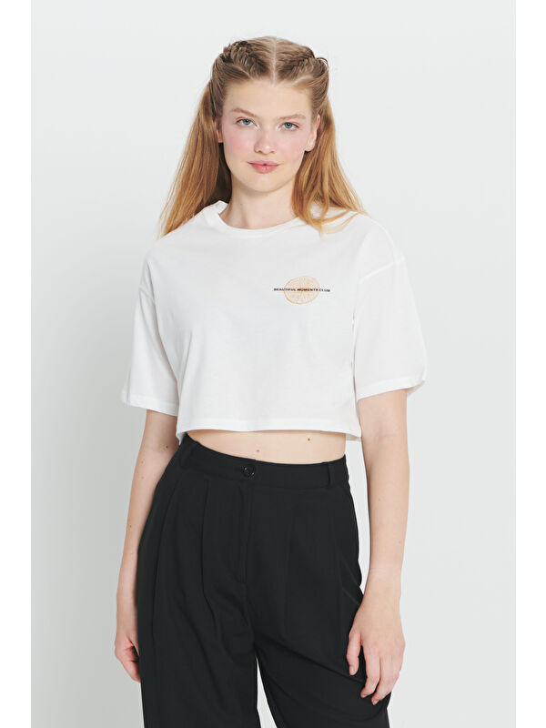AC&Co / Altınyıldız Classics Ekru %100 Pamuk Oversize Fit Bol Kesim Baskılı Bisiklet Yaka Tişört