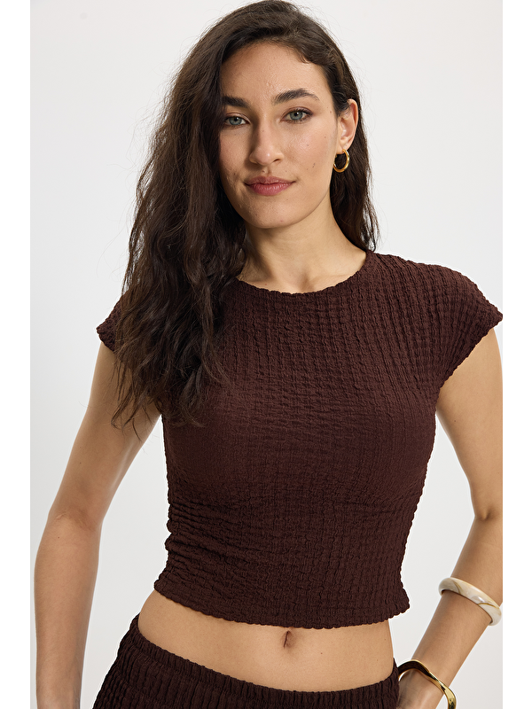 TUDORS Kadın Slim Fit Dar Kesim Bisiklet Yaka Kolsuz Dokulu Kahverengi Bürümcük Bluz