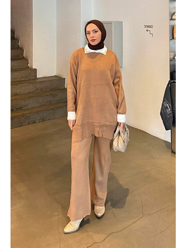 Lamelif Yakası Taşlı Triko Takım Camel
