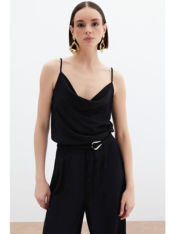 SATEEN Degaje Yaka Dökümlü Bluz - Siyah