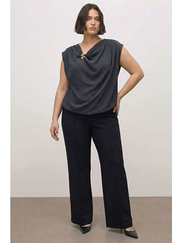 Mylinemoda Broş Detaylı Asimetrik Yaka Bluz