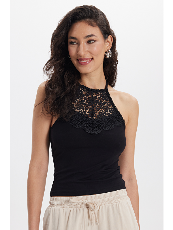 TUDORS Kadın Slim Fit Dar Kesim Kolsuz Bİsiklet Yaka Dantelli Sırt Detaylı Siyah Bluz