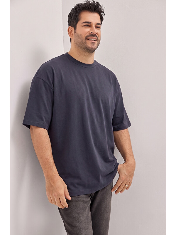 AC&Co / Altınyıldız Classics Erkek Lacivert Pamuklu Nefes Alan Terletmez Oversize Fit Rahat Kesim Bisiklet Yaka Tişört