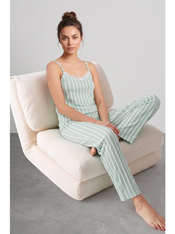 Fullamoda İnce Çizgili Askılı Dantelli Pijama Takımı
