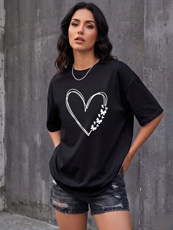 Trendseninle Kadın Heart Butterfly Baskı Organik Pamuk Relaxed Fit Yuvarlak Yaka Tişört Siyah