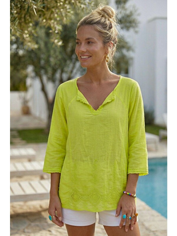 Chiccy Neon Sarı Alttan Britli Yaka Düğmeli 3/4 Kol Delikişi Nakışlı Pamuklu Oversize Dokuma Bluz 65 51