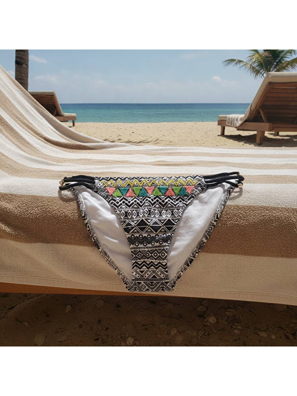 Bonbon Kadın Plaj Giyim Siyah Desenli Bikini Alt Bb2575