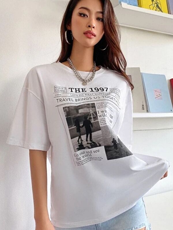 Trendseninle Beyaz Bisiklet Yaka 1997 Baskılı Oversize Tişört