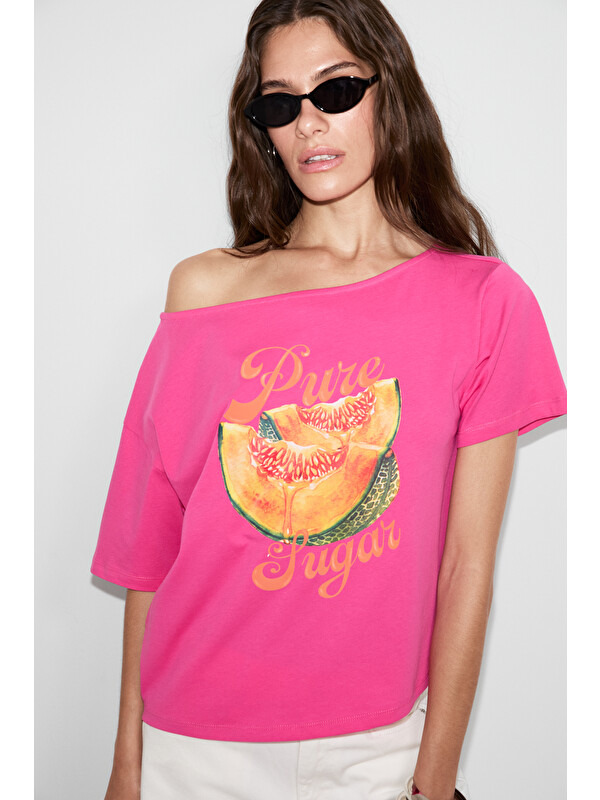 GRIMELANGE QALY Kadın Kayık Yaka Tek Omuz Kısa Kol Ön Ve Arka Baskı Detaylı Relaxed PEMBE T-Shirt