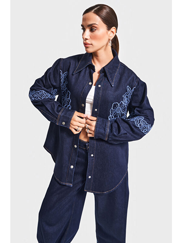 It's Basic Kadın İndigo Mavi Renk 7w5-50 Oversize Çiçek Nakışlı Özel Tasarım Denim Gömlek Ceket