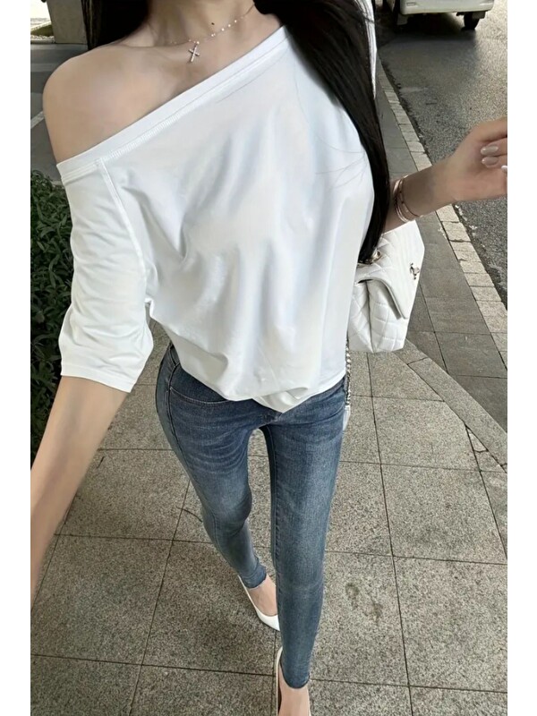 Tarz Cool Beyaz Kadın Düşük Omuz Kayık Yaka Oversize T-Shirt