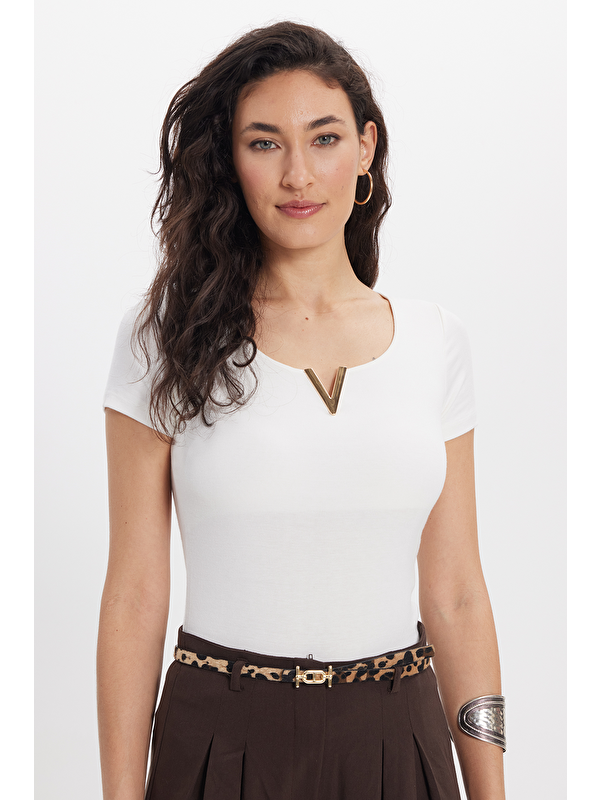 TUDORS Kadın Slim Fit Dar Kesim Pamuklu V Yaka Kısa Kollu Ekru Bluz