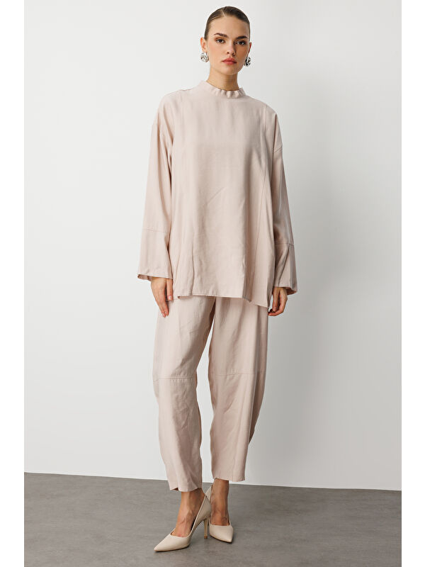 Mizalle Oversize Yüksek Yaka Modal Karışımlı Bej Rengi Tunik