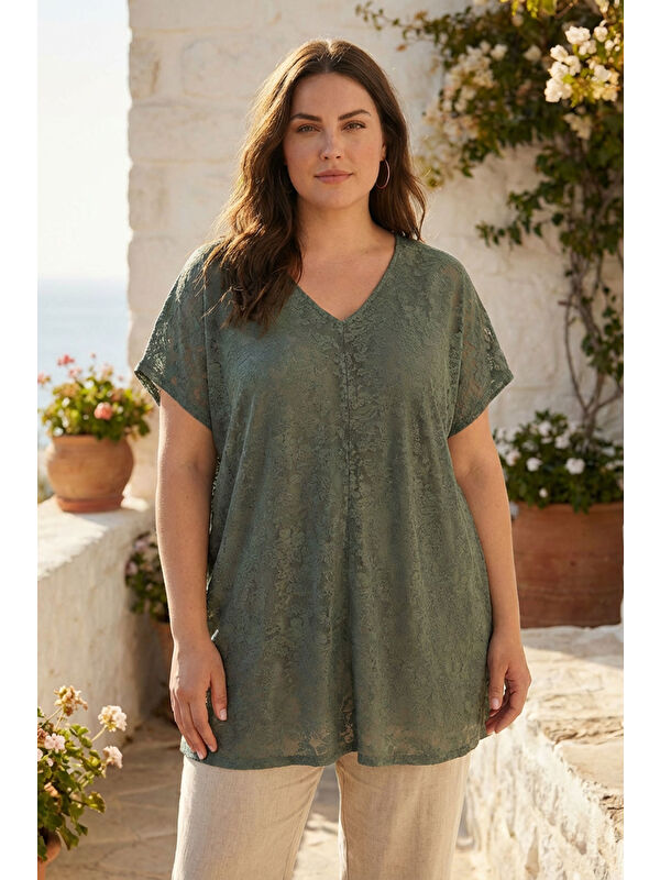 Stil Diva Büyük Beden V Yaka Kısa Kollu Çiçek Desenli Transparan Astarsız T-shirt 304214