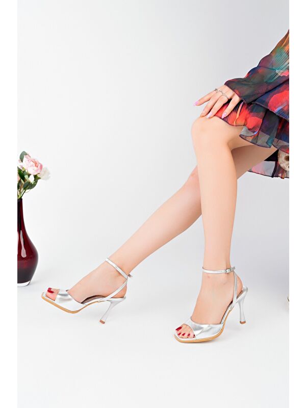 CHARLOT Bilekten Bağlamalı Kadın İnce Topuklu Ayakkabı - Görsel 6