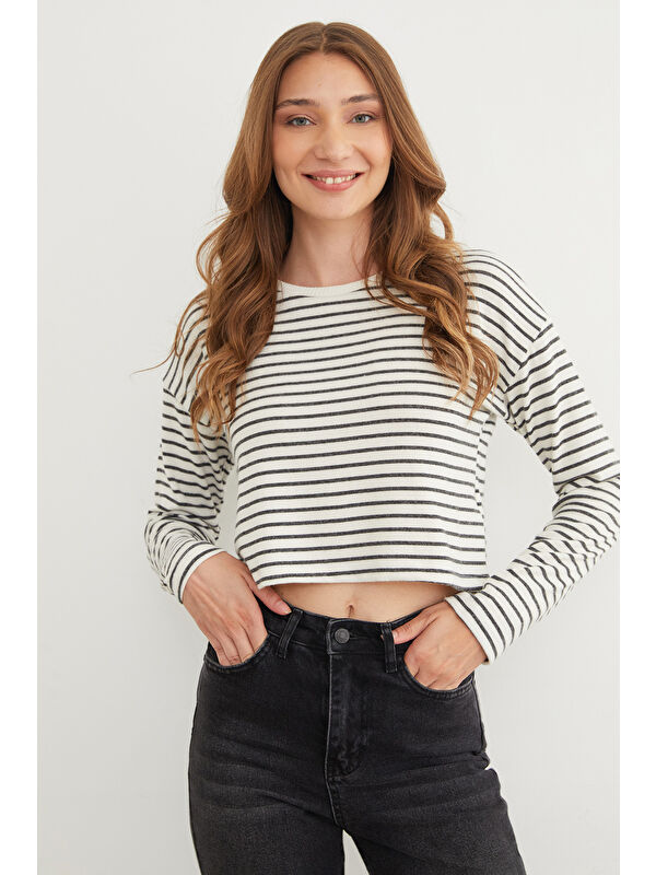 Fullamoda Çizgili Crop İnce Triko Kazak