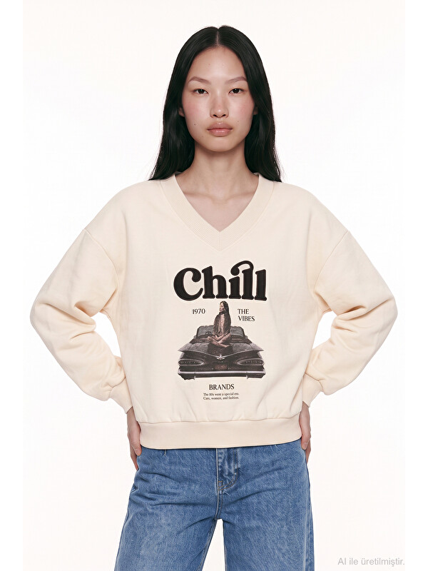 QUZU Chill Nakışlı V Yaka Oversize Sweatshirt Bej