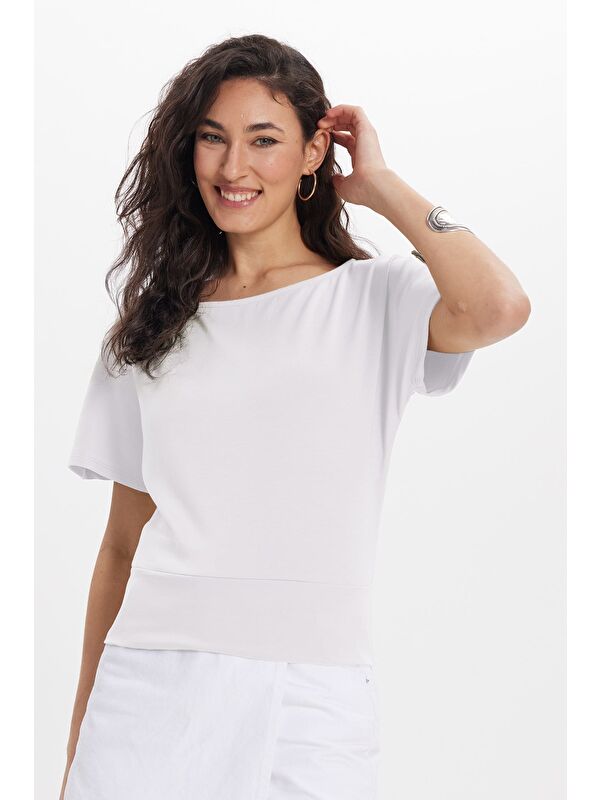 TUDORS Kadın Slim Fit Dar Kesim Kısa Kollu Kayık Yaka Ekru Tişört