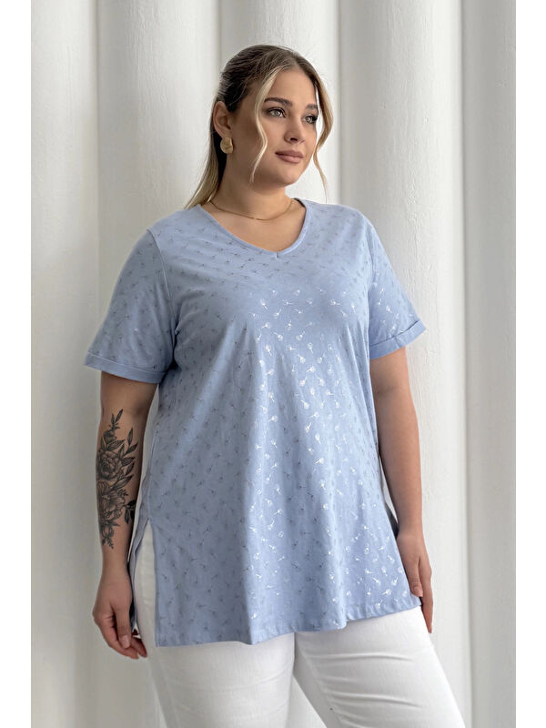 Stil Diva Büyük Beden Kısa Kollu V Yaka Yanları Yırtmaçlı Metalik Baskılı T-shirt 97-46