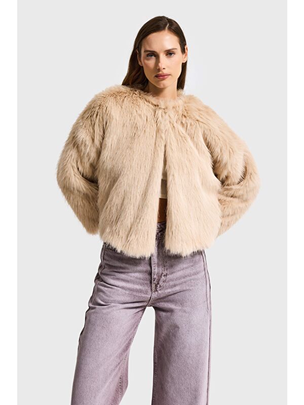 It's Basic Kadın Krem Bej İçi Astarlı Crop Fit Pelüşlü Kürk Mont