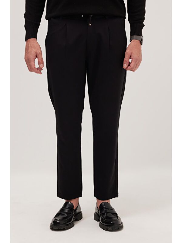 TUDORS Erkek Slim Fit Dar Kesim Lastikli Bel Bağcık Detaylı Pileli Siyah Pantolon