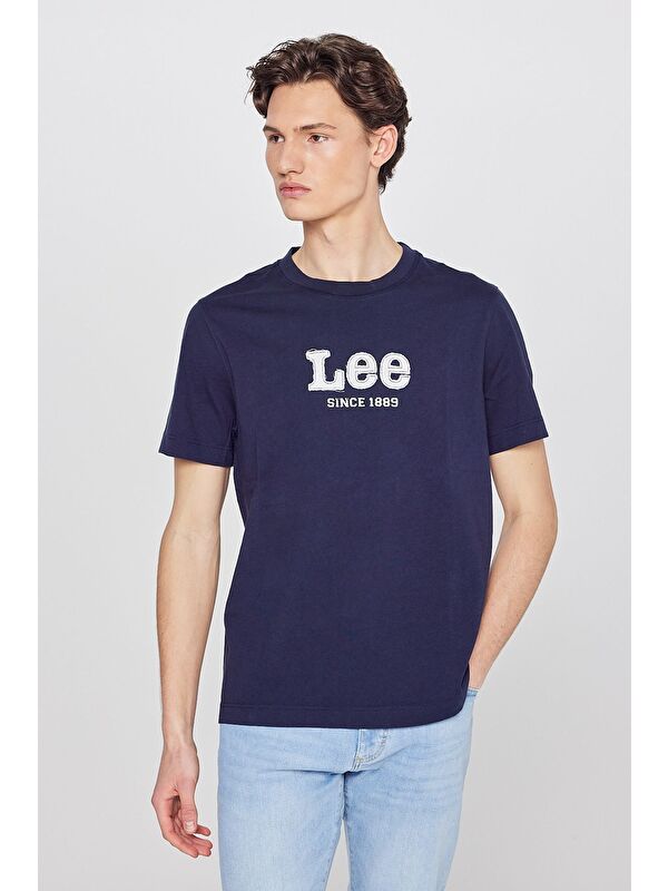 Lee %100 Pamuk Regular Fit Normal Kesim Bisiklet Yaka Aplikeli Tişört