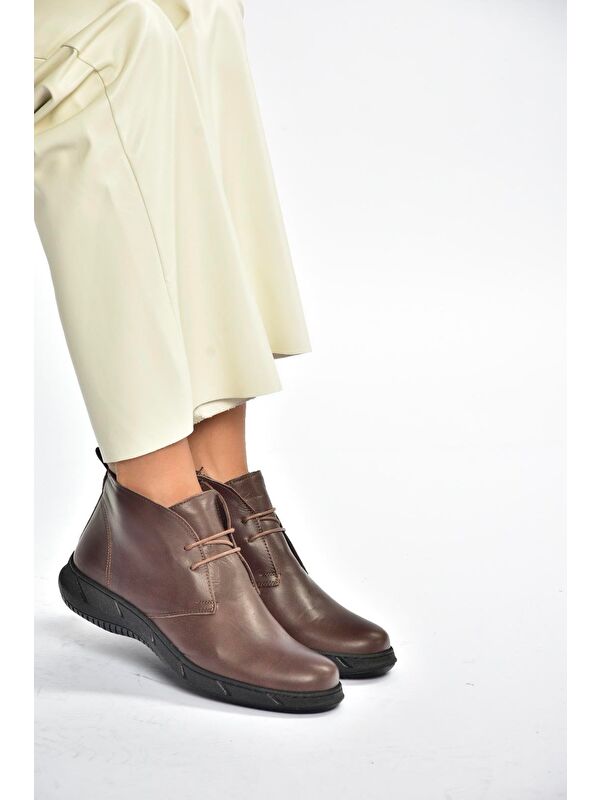 Kahverengi Kadın Bot V398553603 - Görsel 3