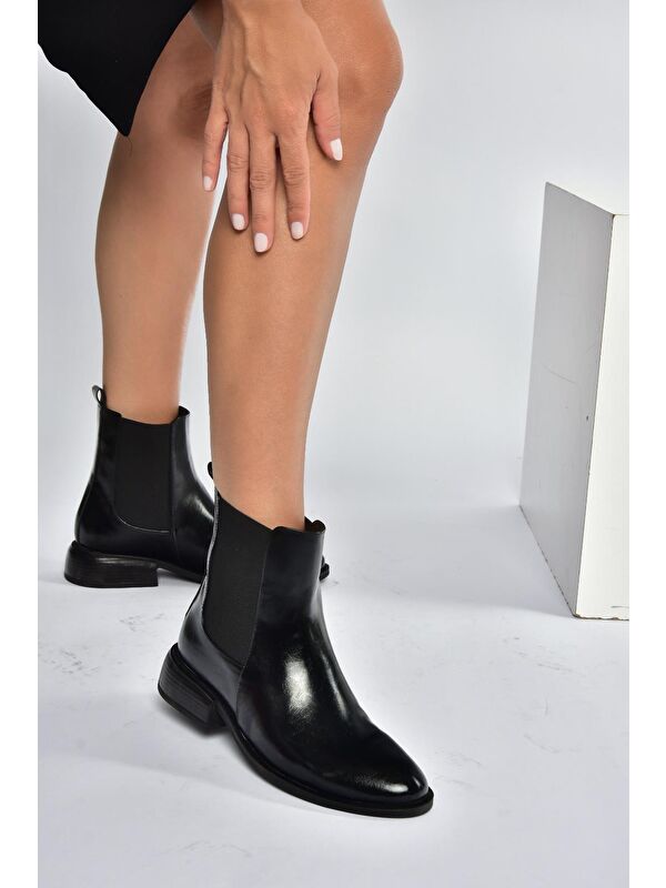 Siyah Kadın Bot V312367309 - Görsel 4