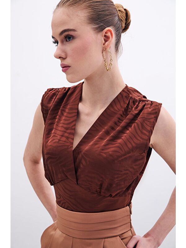 SATEEN Kruvaze Desenli Saten Bluz - Kahve