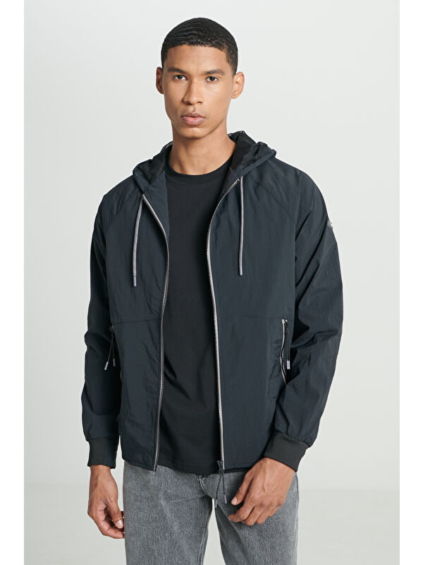 Lee Regular Fit Normal Kesim Kapüşonlu Siyah Mont Ceket