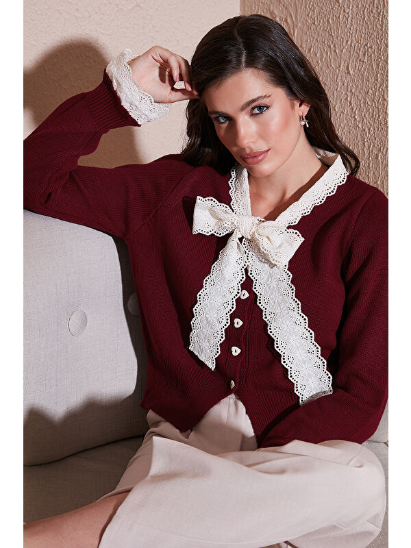 Lela Premium Dantelli Bağlamalı Yaka Regular Fit Düğmeli Kadın Triko Hırka 680HI00251