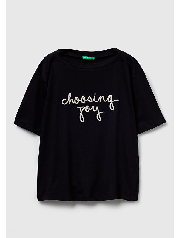 United Colors Of Benetton Kadın Siyah %100 Pamuk Önü Yazı İşlemeli Kayık Yaka T-Shirt