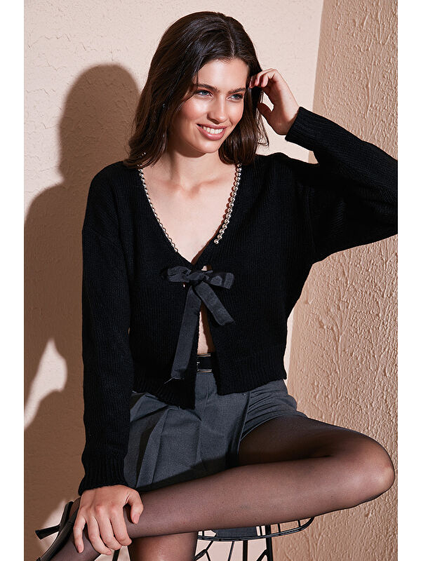 Lela Premium Boncuk ve Fiyonk Detaylı Regular Fit V Yaka Triko Hırka 680HI00180