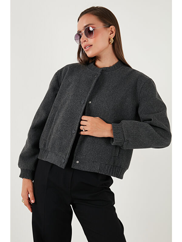 Lela Loose Fit Sıfır Yaka Çıtçıtlı Kaşe Kısa Mont 6810178