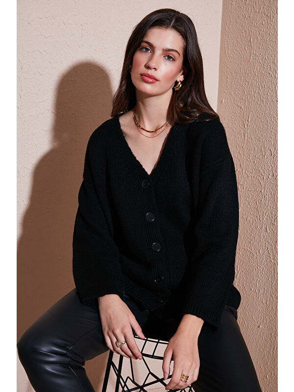 Lela Regular Fit V Yaka Düğmeli Triko Hırka 4616229