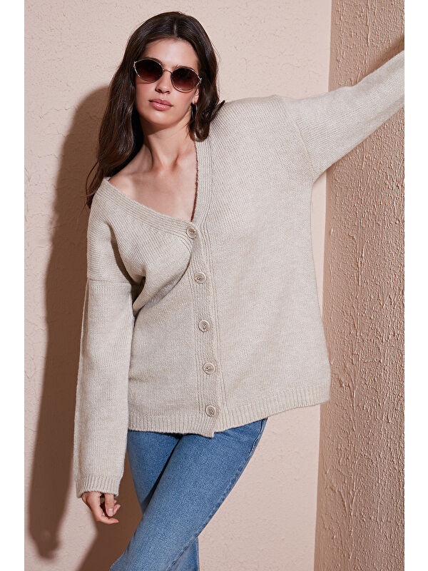 Lela Regular Fit V Yaka Düğmeli Triko Hırka 4616229