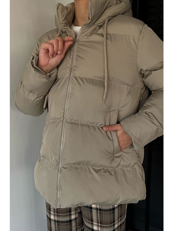 Gülseli Kadın Kapüşonlu İç Astarlı Şişme Mont