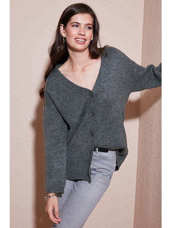 Lela Regular Fit V Yaka Düğmeli Triko Hırka 4616229