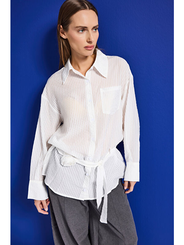 It's Basic Kadın Beyaz w5 Oversize Kemer Detaylı Özel Kumaş Tasarım Gömlek