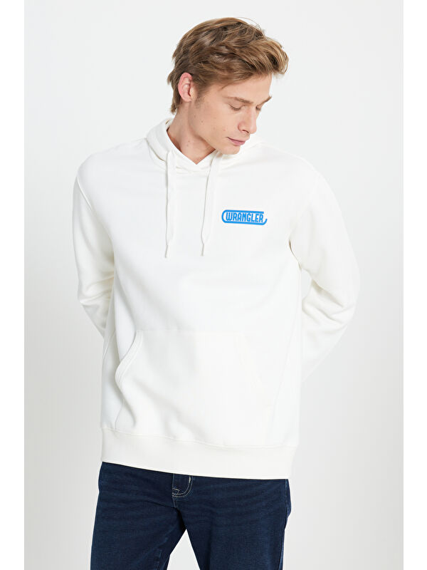 Wrangler Regular Fit Normal Kesim Kapüşonlu İçi Polarlı Sırt Baskılı Kırık Beyaz Sweatshirt