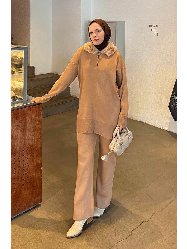 Lamelif Pelüş Yaka Triko Takım Camel