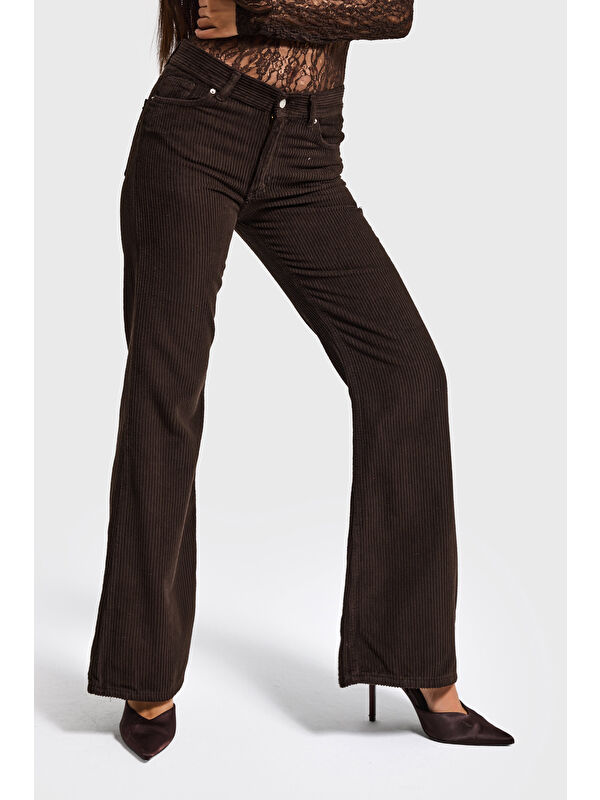 It's Basic Kadın Koyu Kahve Renk 29w5-81 Midrise Flare Fit Kalın Fitilli Velvet Kumaş Kadife Pantolon